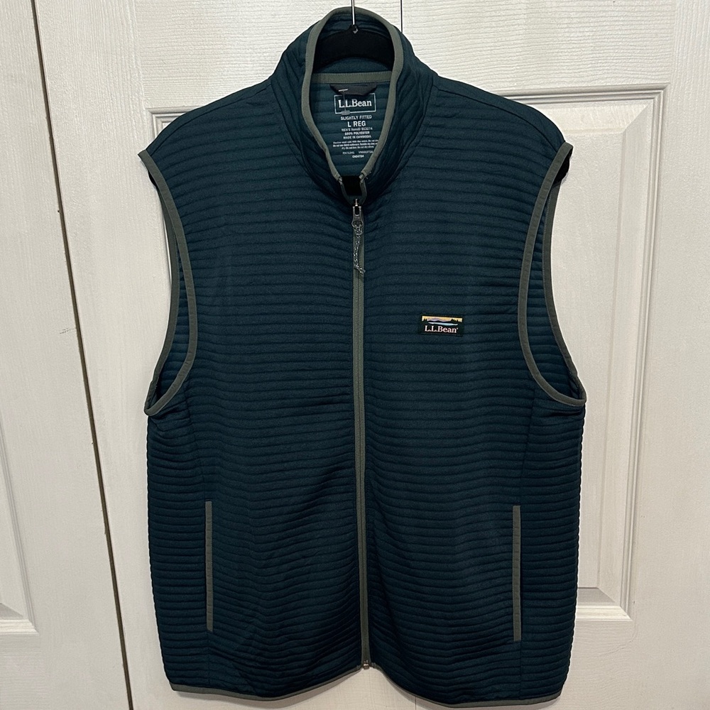 L.L Bean Airlight Slightly  Fitted Mens Vest Blue Green Size Large Grt 4 Spring